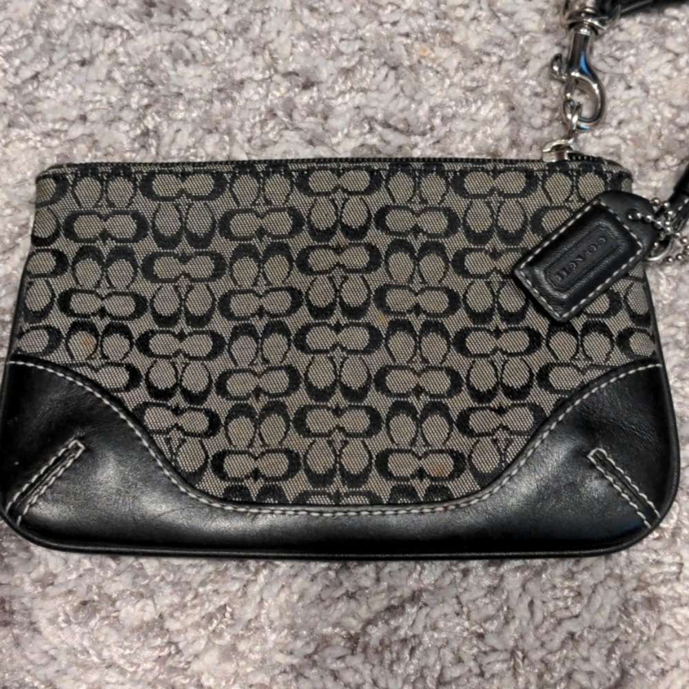 Coach wristlet - Picture 3 of 3